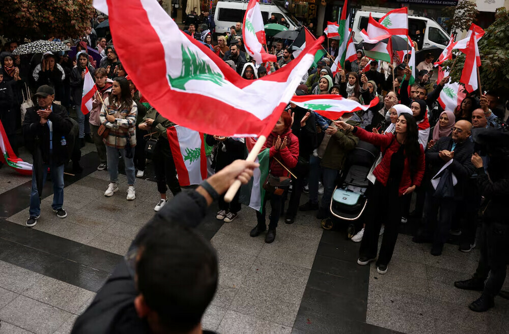  People wave flags during a protest in support of Palestinians and Lebanon, in Sofia, Bulgaria, October 5, 2024. Photo: Reuters 