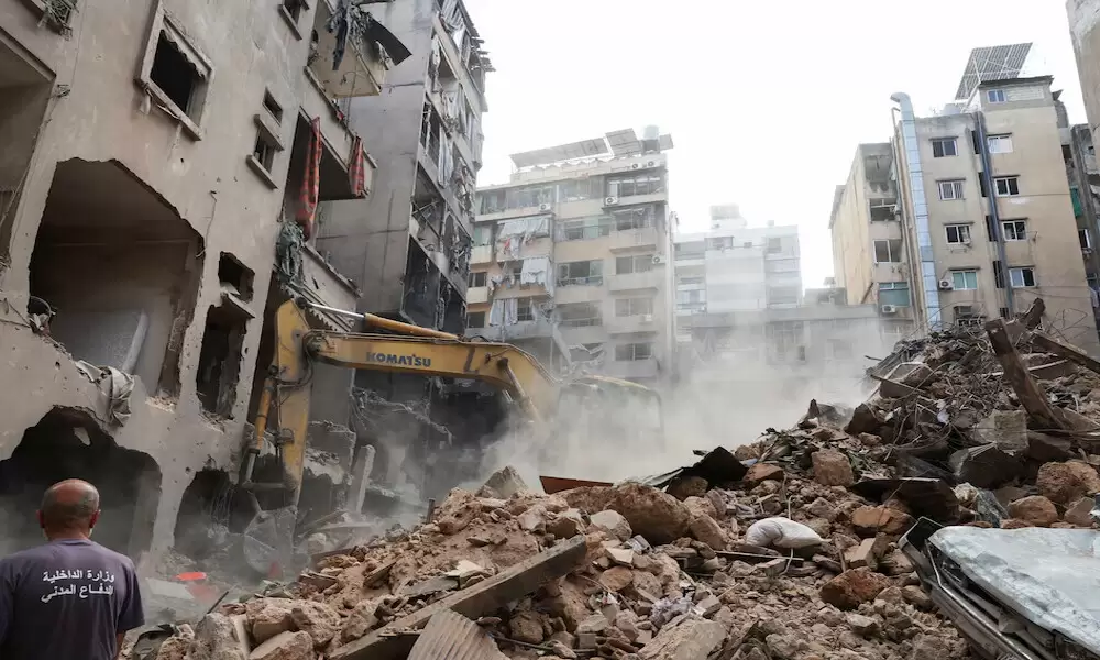 A machinery clears rubble at a site of an Israeli strike, amid ongoing hostilities between Hezbollah and Israeli forces, in Beirut, Lebanon, October 12, 2024. Photo: Reuters