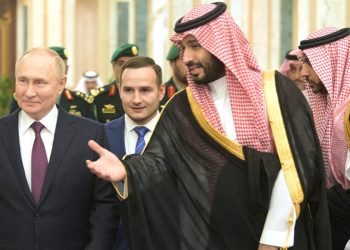 2 of the world's biggest oil producers are looking for new ways to power their economies