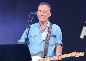 A month from Election Day, Hollywood's who's who is lining up to endorse Kamala Harris