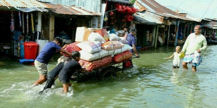 Deadly floods swamp India, Bangladesh