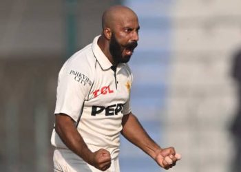 England Bowled Out for 291, Pakistan Lead by 75 Runs