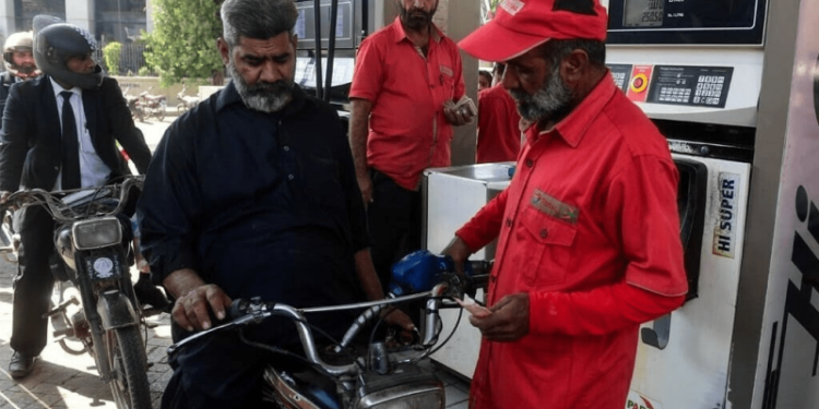Govt reduces petrol price by Rs2.07, HSD’s by Rs3.40 per litre