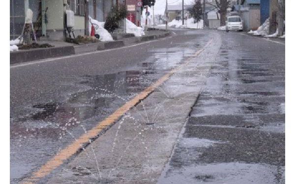 Japan Uses Sprinklers that Spray Warm Water to Melt the Snow on the Roads