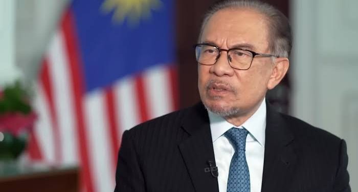Malaysian PM Anwar Ibrahim Arrives in Pakistan on Three-Day Official Visit