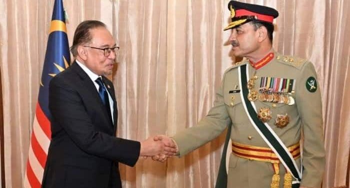Malaysian PM Praises Pakistan Army’s Contribution to Regional Peace