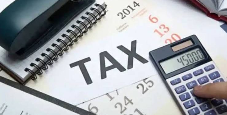 Pakistan’s Salaried Class Contributes Rs. 111 Billion inn Income Tax in 3 Months, 1,550% More than Traders