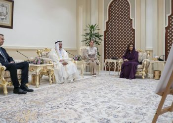 Sheikh Sultan meets team of global archaeology experts in Sharjah