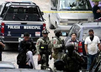 Six migrants killed by Mexican soldiers during highway chase