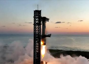 SpaceX Makes History by Capturing Starship Rocket’s Super Heavy Booster Mid-Air