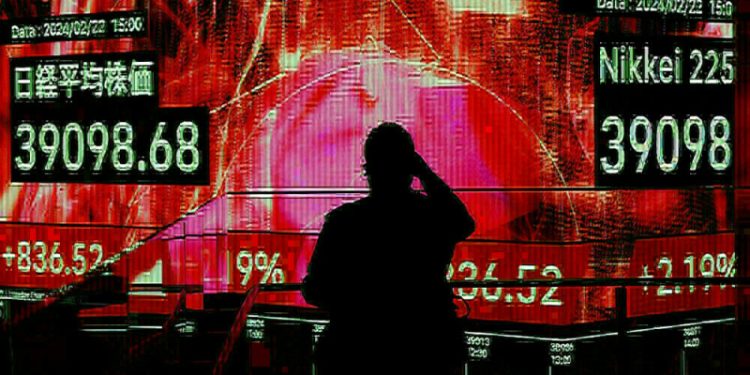 Tokyo rallies on weak yen, Hong Kong reverses after surge