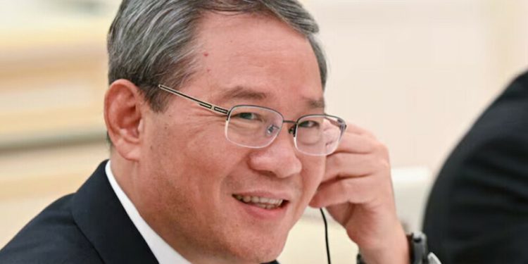 Vietnam, China sign 10 documents during Chinese Premier’s visit to Hanoi