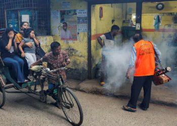 Bangladesh deaths from dengue cross 400 as outbreak worsens