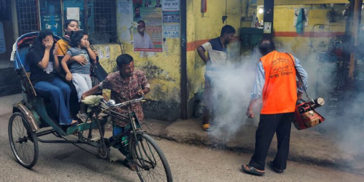 Bangladesh deaths from dengue cross 400 as outbreak worsens