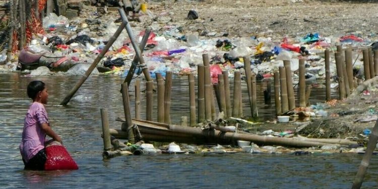 Deep divisions on display at plastic pollution treaty talks