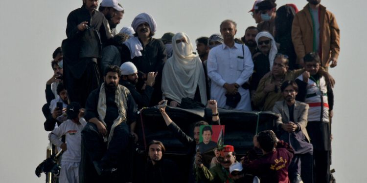 PTI protesters reach D-Chowk amid intense tear gas shelling