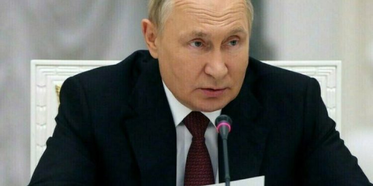 Putin threatens Kyiv with new hypersonic missile