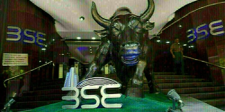 Reliance, pharma stocks lead Indian shares’ rebound to log weekly gains