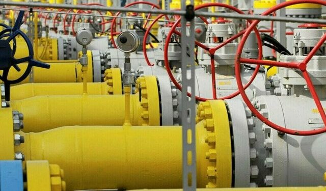 Russia cuts gas to Austria in payment dispute, keeps EU flows