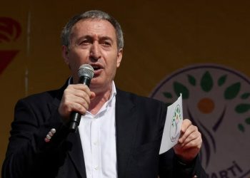 Turkiye replaces pro-Kurdish mayors with state officials