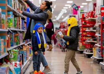 Uncertainty clouds holiday shopping season after mixed forecasts from Walmart, Target