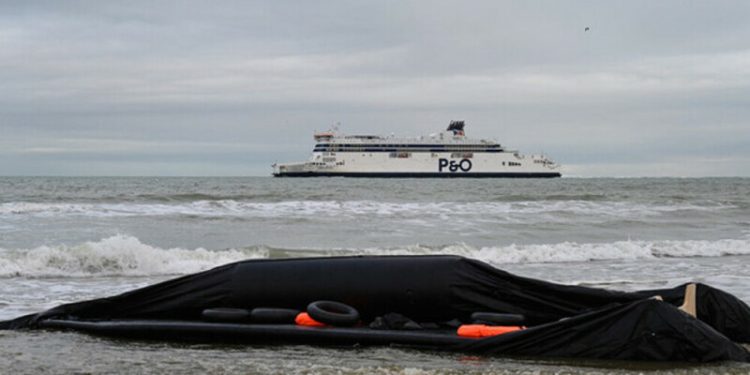 107 migrants rescued in Channel: French authorities