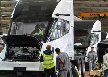 Chinese firms take on EV truck challenges