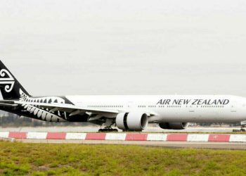 Air New Zealand flight diverted to Auckland after engine trouble