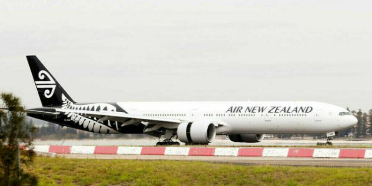 Air New Zealand flight diverted to Auckland after engine trouble