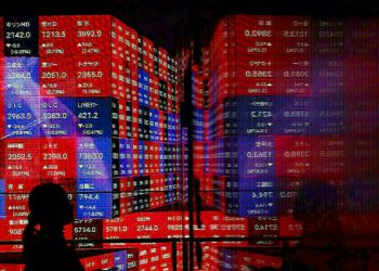 Asia shares rise, dollar underpinned by elevated bond yields