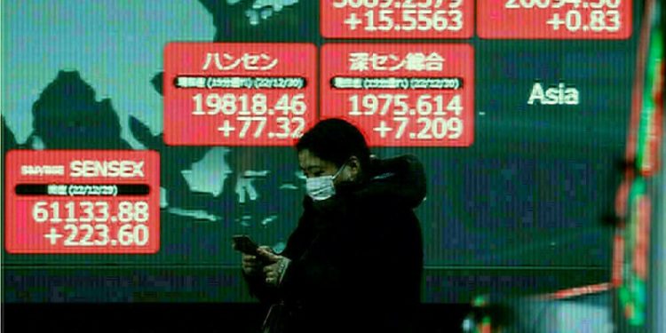 Asian shares slip, yen aims for best week in 4 months on BOJ hike bets