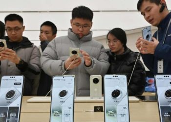 China curbs exports of key chipmaking components to US