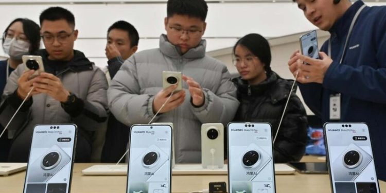 China curbs exports of key chipmaking components to US