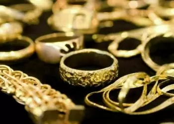 Gold price per tola decreases Rs1,700 in Pakistan - Markets