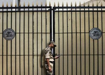 Indian police say probing bomb threat to central bank in Mumbai