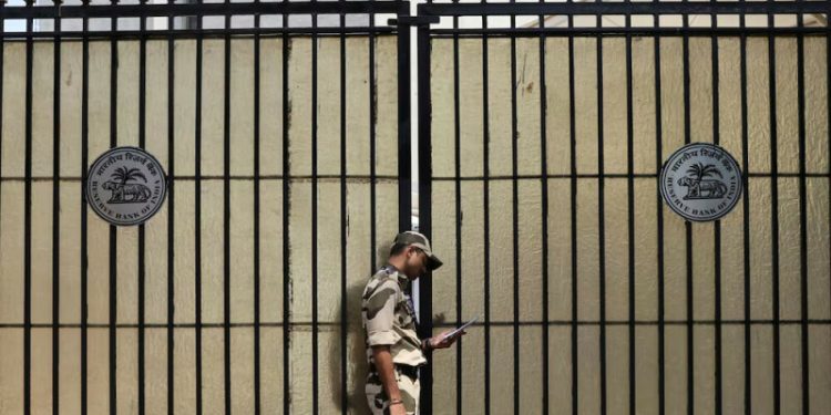 Indian police say probing bomb threat to central bank in Mumbai