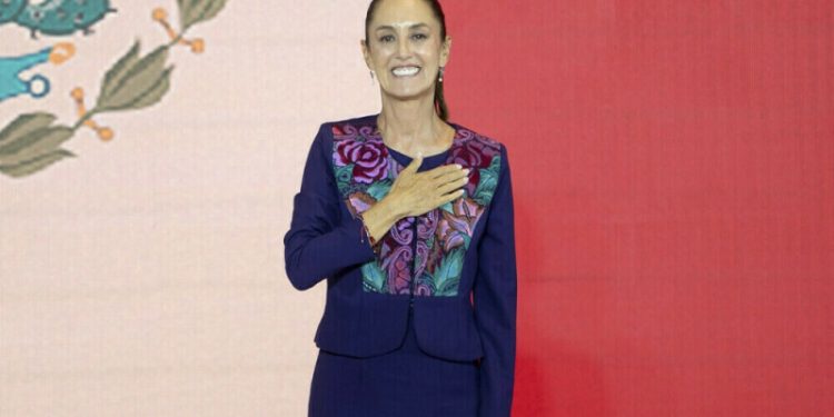 Mexican and Colombian presidents discuss migration, Latin American unity