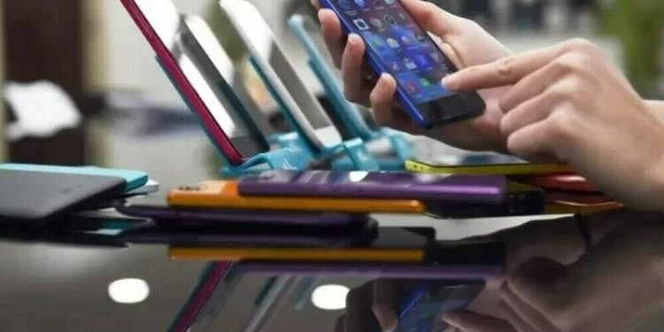 Mobile phones worth $570.167m imported during Jul-Nov FY25