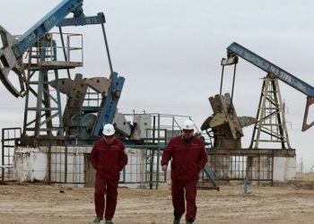 Oil set for first weekly gain in three weeks