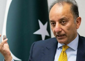 Pakistan defers LNG contract with Qatar for a year, petroleum minister says