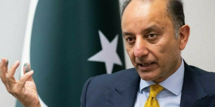 Pakistan defers LNG contract with Qatar for a year, petroleum minister says