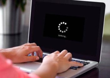 Pakistani Freelancer Receiving 70% Less Work Due to Internet Slowdown: Report