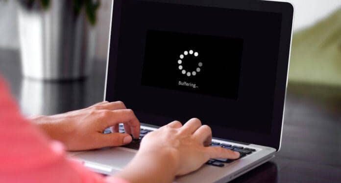 Pakistani Freelancer Receiving 70% Less Work Due to Internet Slowdown: Report