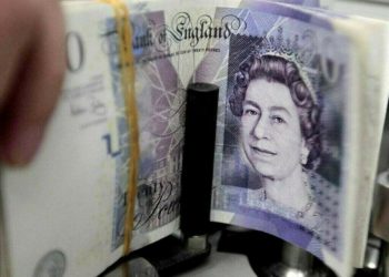 Sterling falls after UK GDP unexpectedly contracts in October