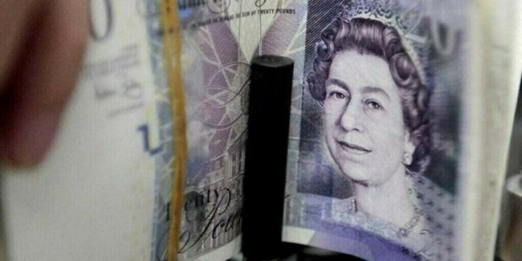 Sterling falls after UK GDP unexpectedly contracts in October