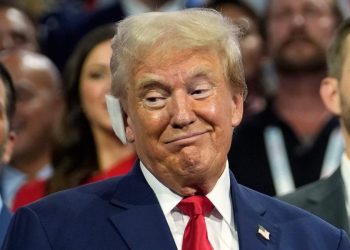 Trump urges Wayne Gretzky to run for Canadian prime minister as Justin Trudeau could be on the brink of losing power