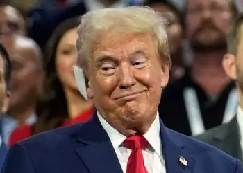 Trump urges Wayne Gretzky to run for Canadian prime minister as Justin Trudeau could be on the brink of losing power