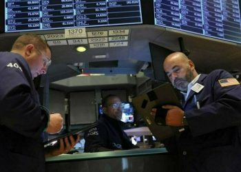 US stocks mostly fall as Treasury yields climb