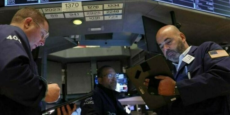 US stocks mostly fall as Treasury yields climb