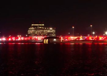 Many feared dead after passenger jet, Army helicopter collide, crash into Washington’s Potomac River